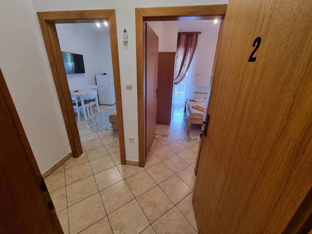 LižnjanApartman 2アパートメント エクステリア 写真